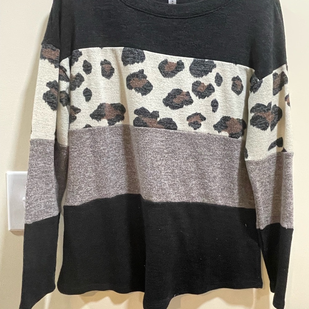 Emerald Gray Long Sleeve Boxy Sweatshirt with Animal Print